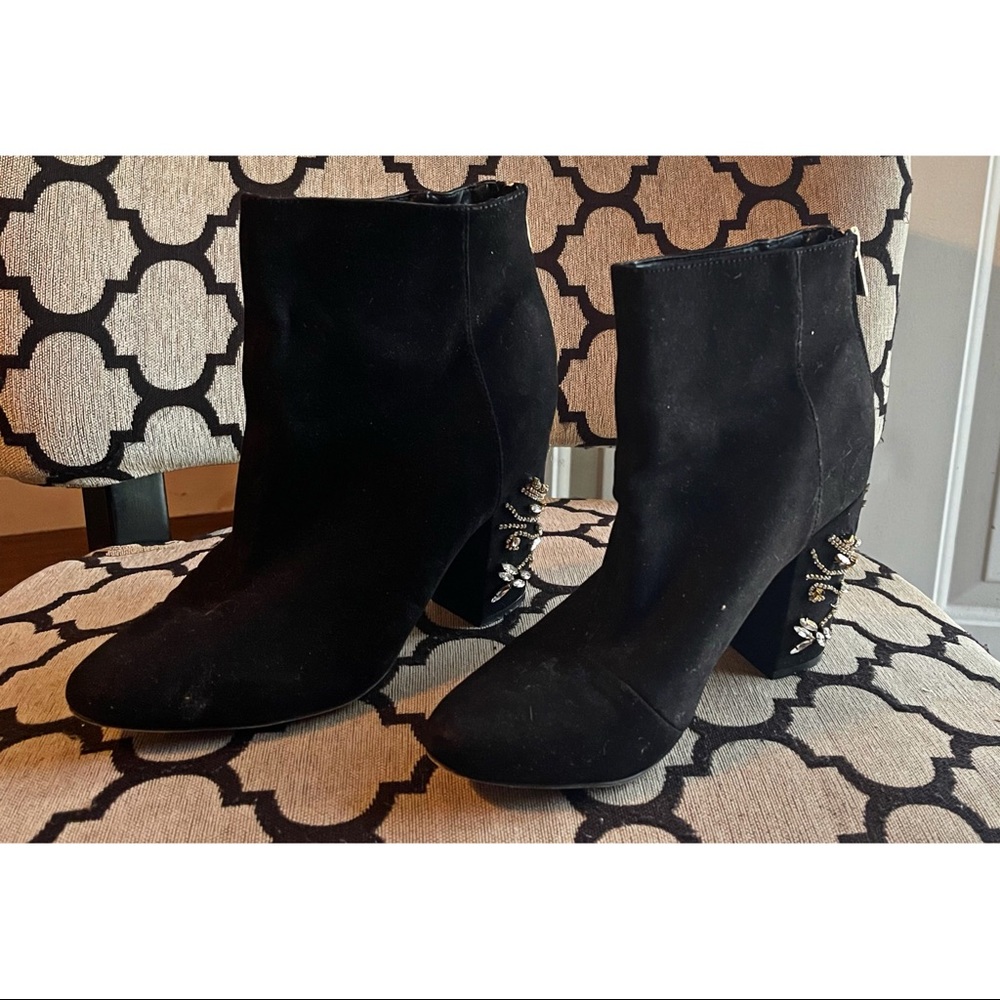 3/$30 Sale+free shipping ShoeDazzle Black Booties